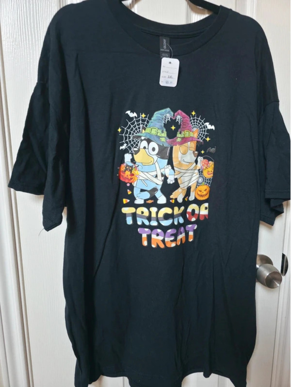 Woman's 2X bluey Halloween shirt